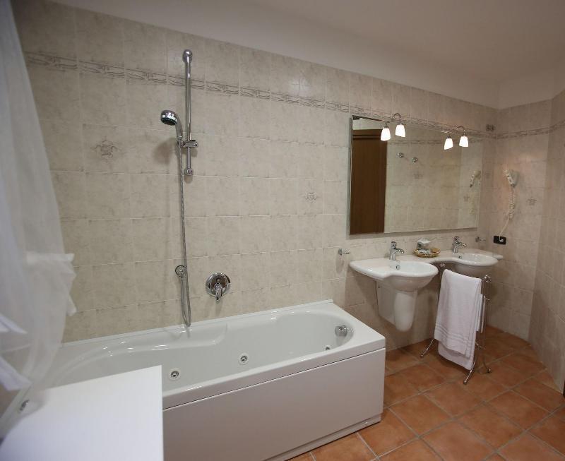 Hotel Ristorante Al Brunello Di Montalcino Buitenkant foto