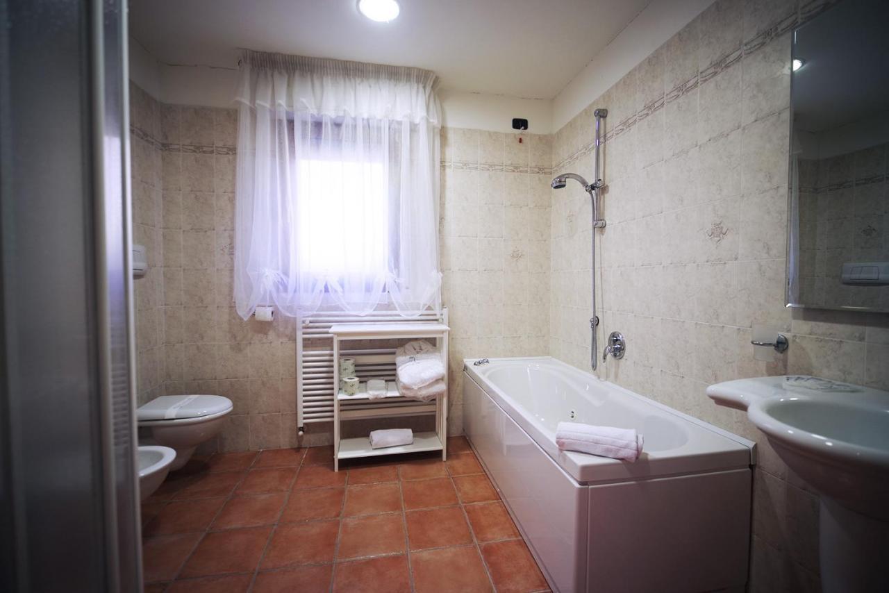 Hotel Ristorante Al Brunello Di Montalcino Buitenkant foto