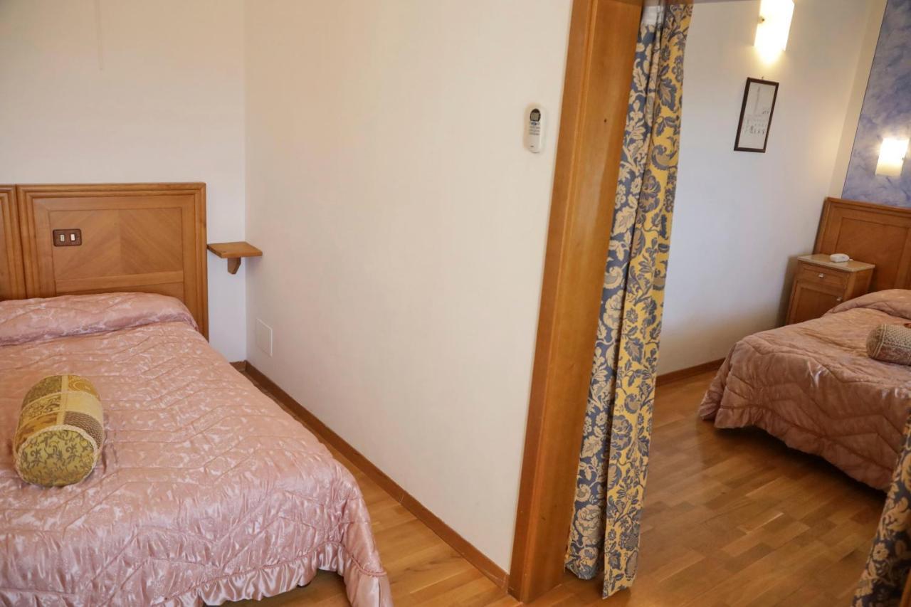 Hotel Ristorante Al Brunello Di Montalcino Buitenkant foto