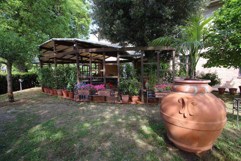 Hotel Ristorante Al Brunello Di Montalcino Buitenkant foto