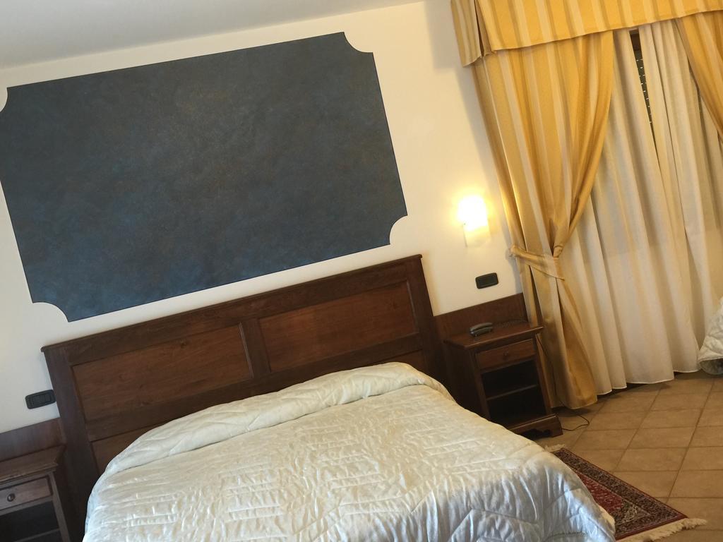 Hotel Ristorante Al Brunello Di Montalcino Kamer foto