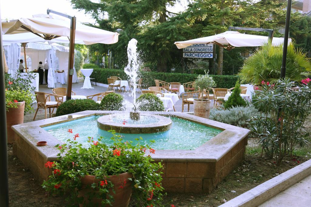Hotel Ristorante Al Brunello Di Montalcino Buitenkant foto