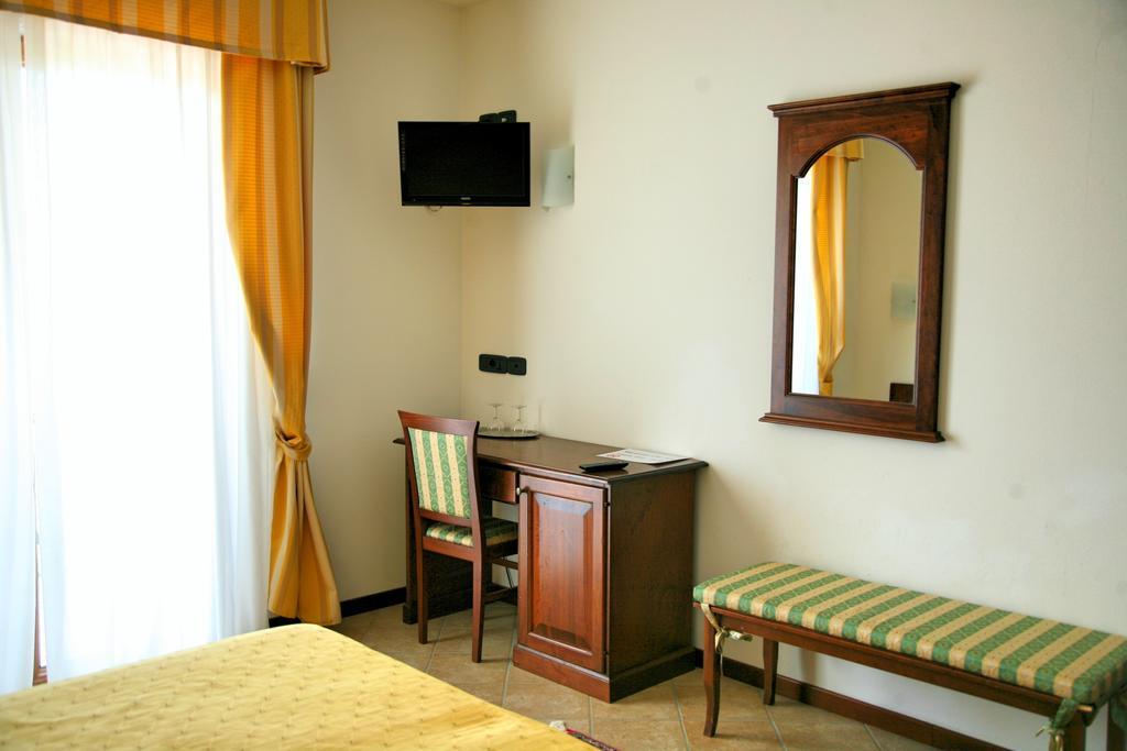 Hotel Ristorante Al Brunello Di Montalcino Kamer foto