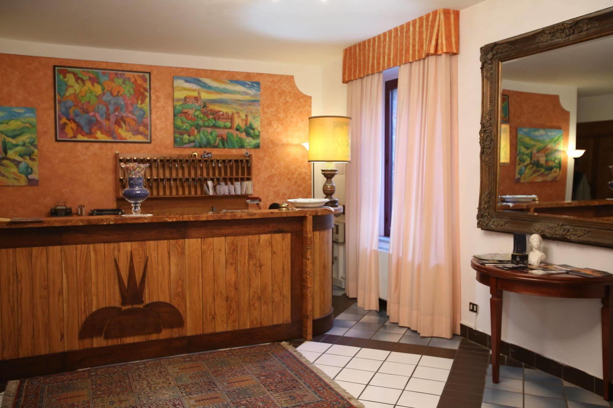 Hotel Ristorante Al Brunello Di Montalcino Buitenkant foto