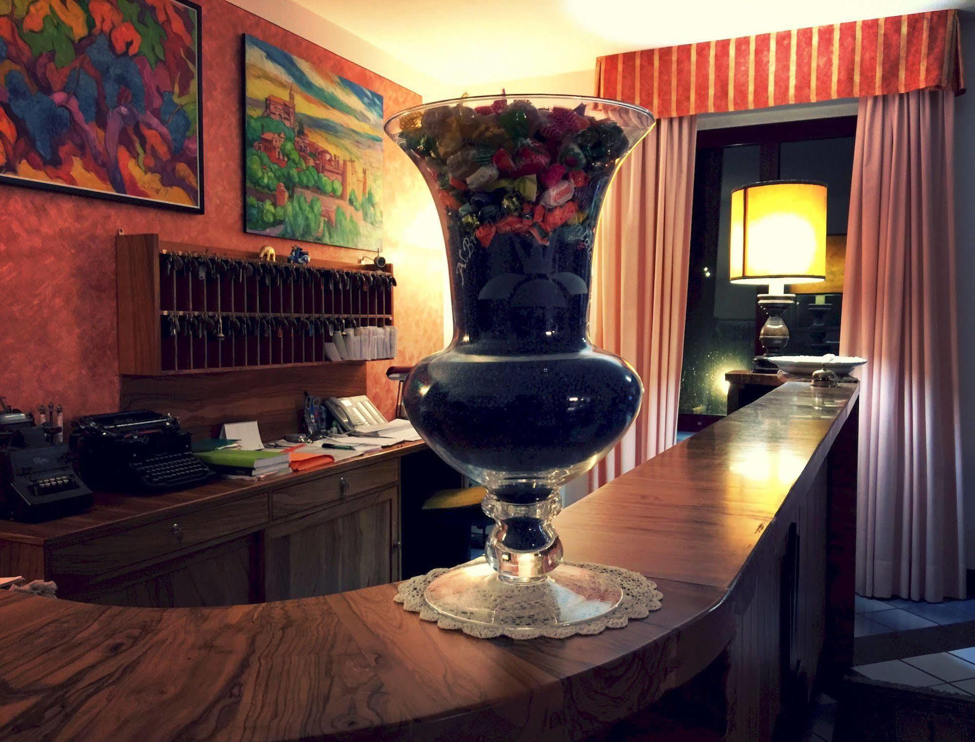 Hotel Ristorante Al Brunello Di Montalcino Buitenkant foto