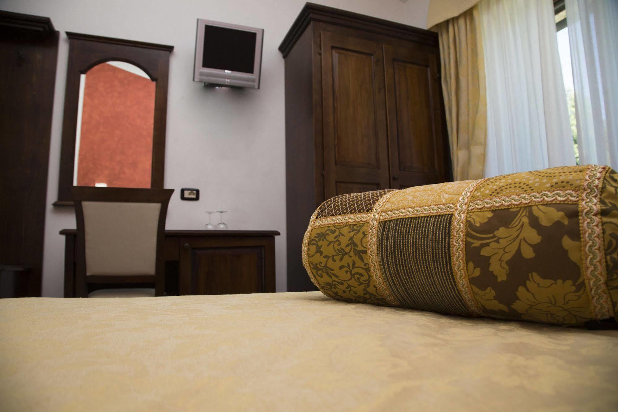 Hotel Ristorante Al Brunello Di Montalcino Buitenkant foto
